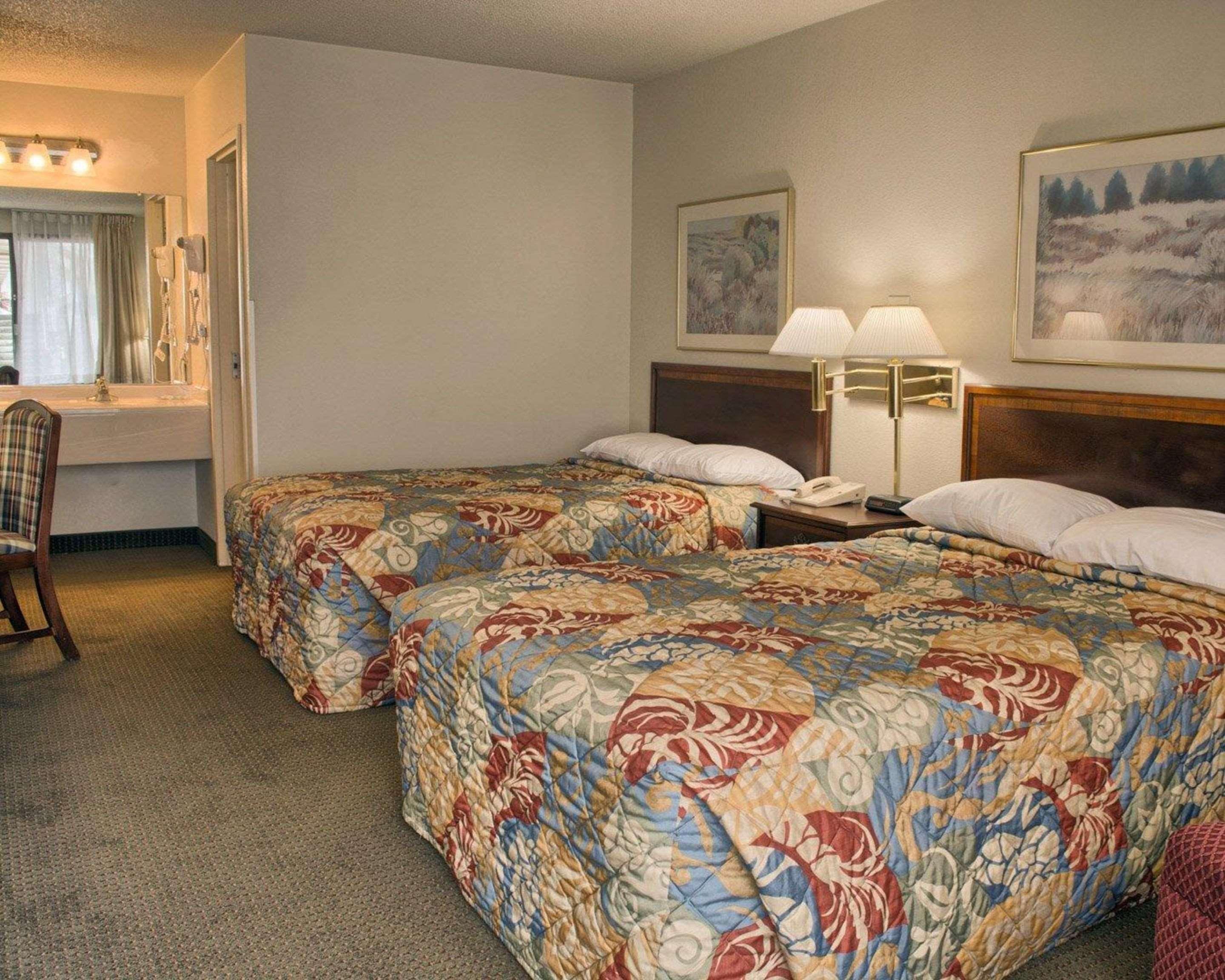 Rodeway Richmond Hotel