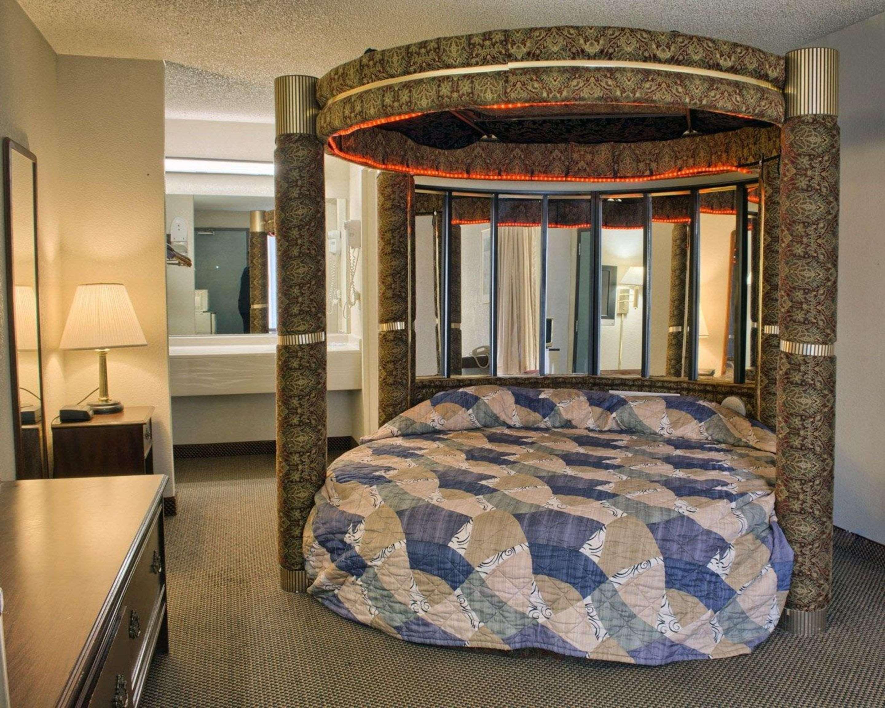 Rodeway Richmond Hotel 2*