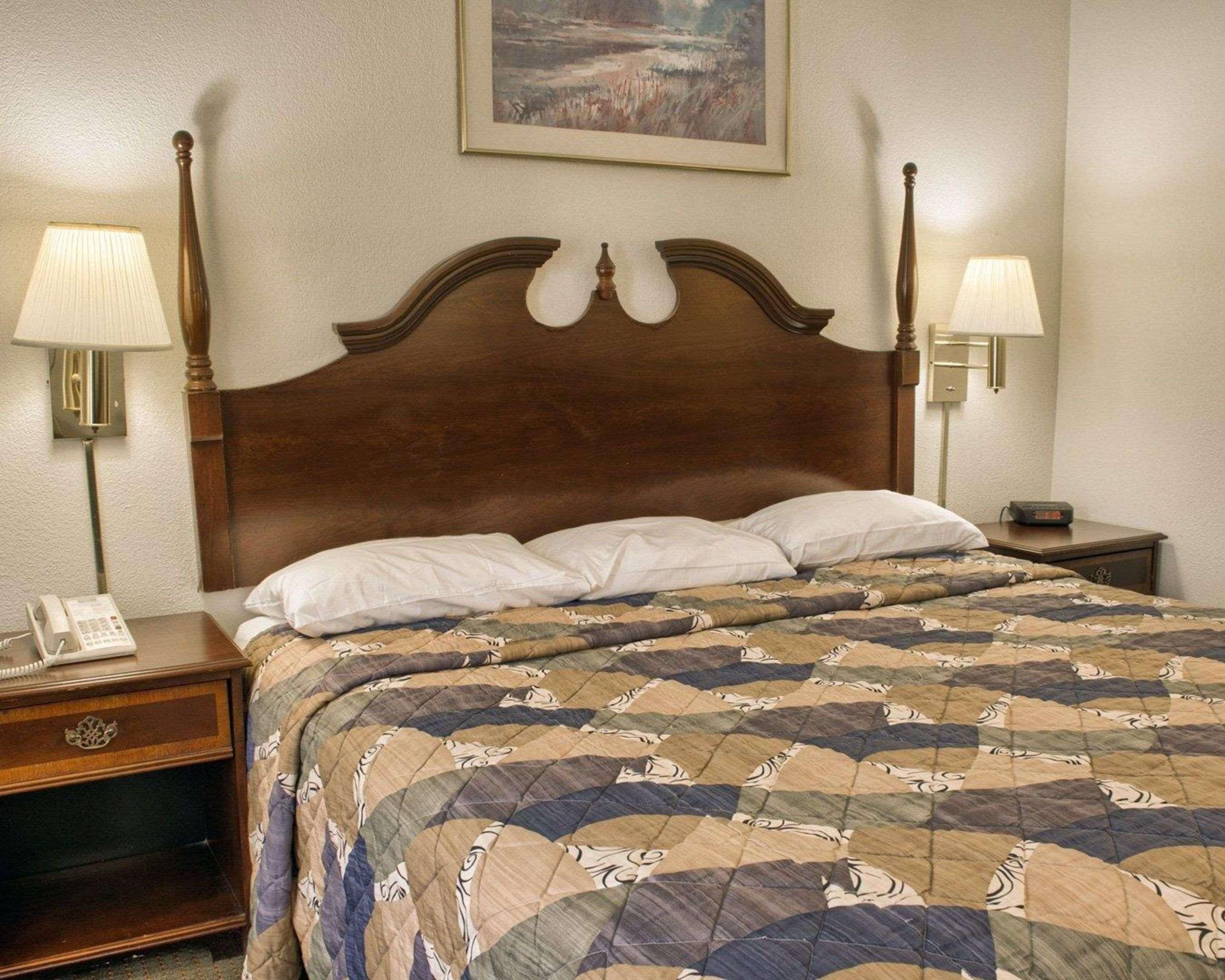 Rodeway Richmond Hotel